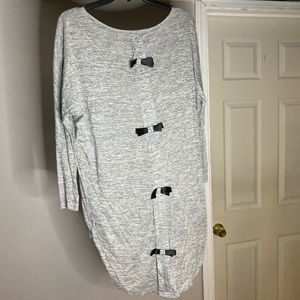 Bow detail high low top